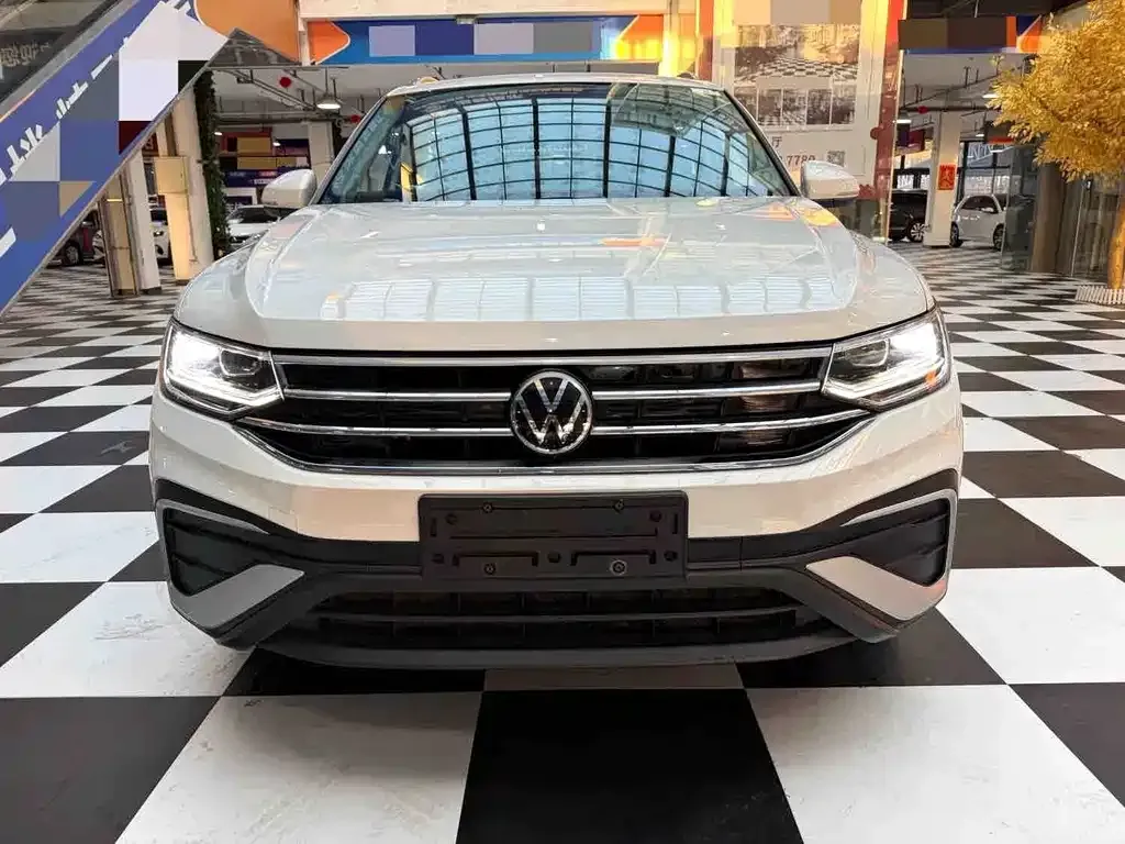Volkswagen Tiguan L — фото 6