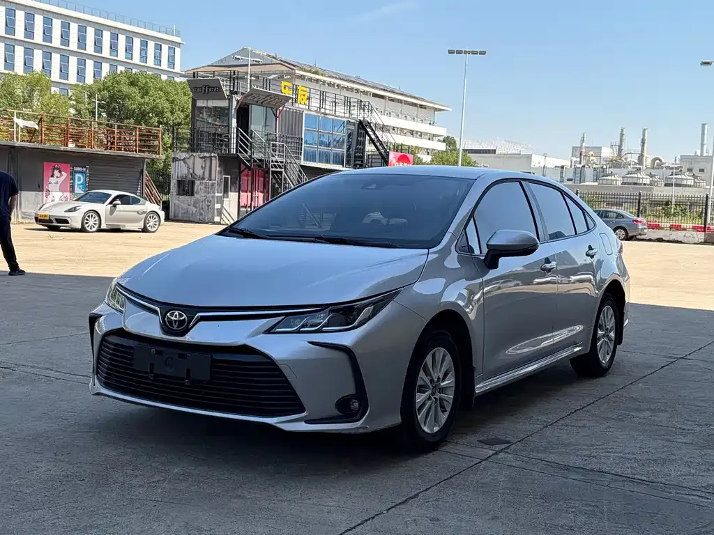Toyota Corolla — фото 1