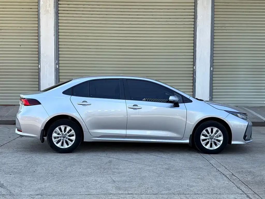 Toyota Corolla — фото 2