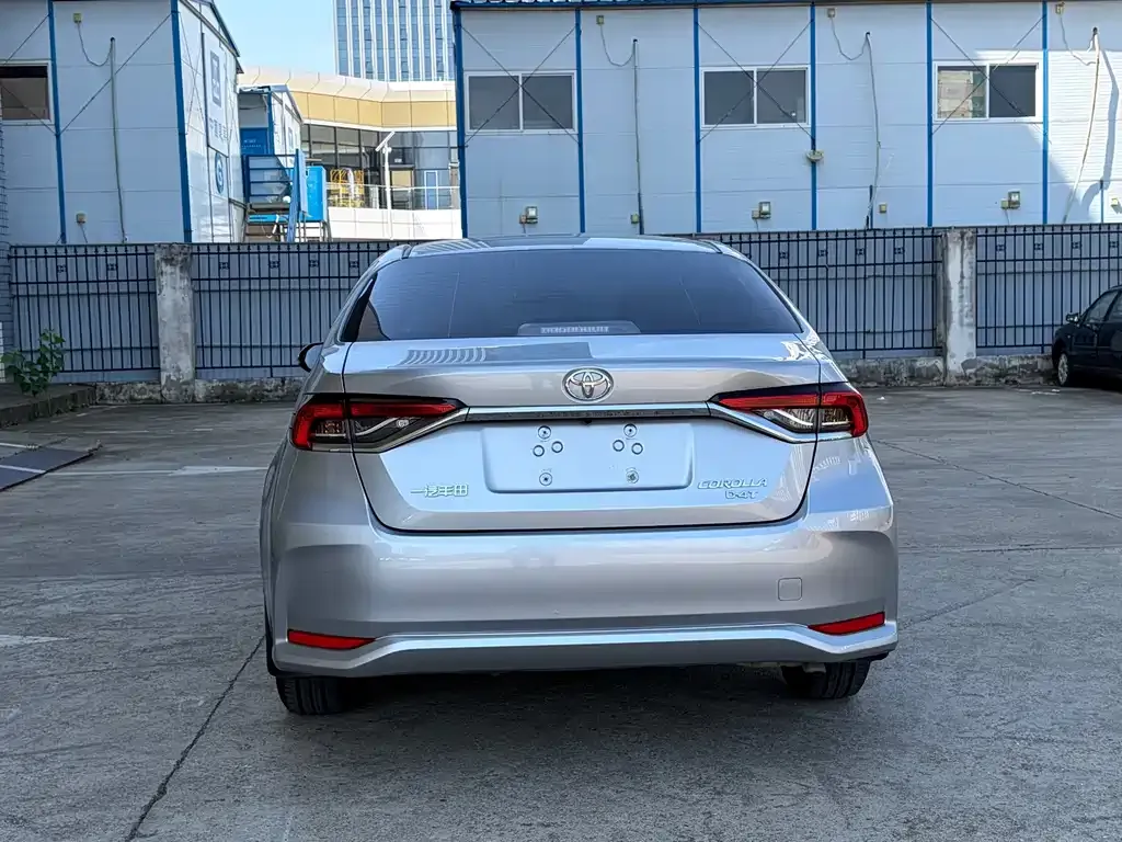 Toyota Corolla — фото 9