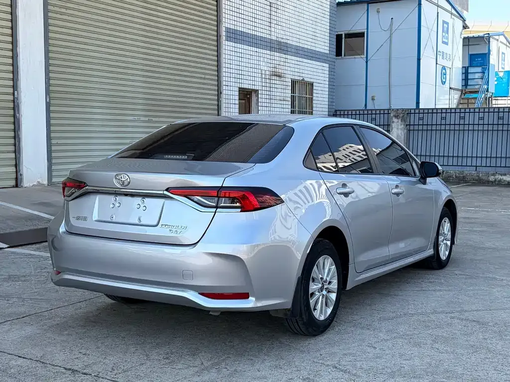Toyota Corolla — фото 5