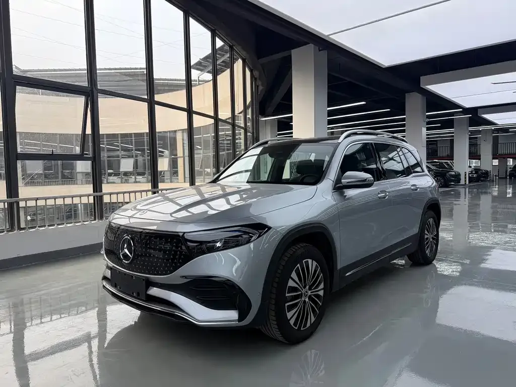 Mercedes-Benz EQB — фото 1