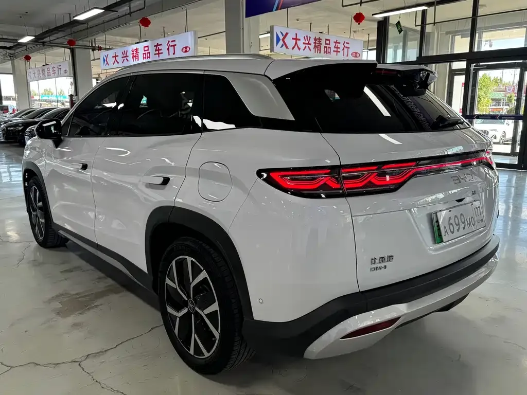 BYD L DM-i — фото 4
