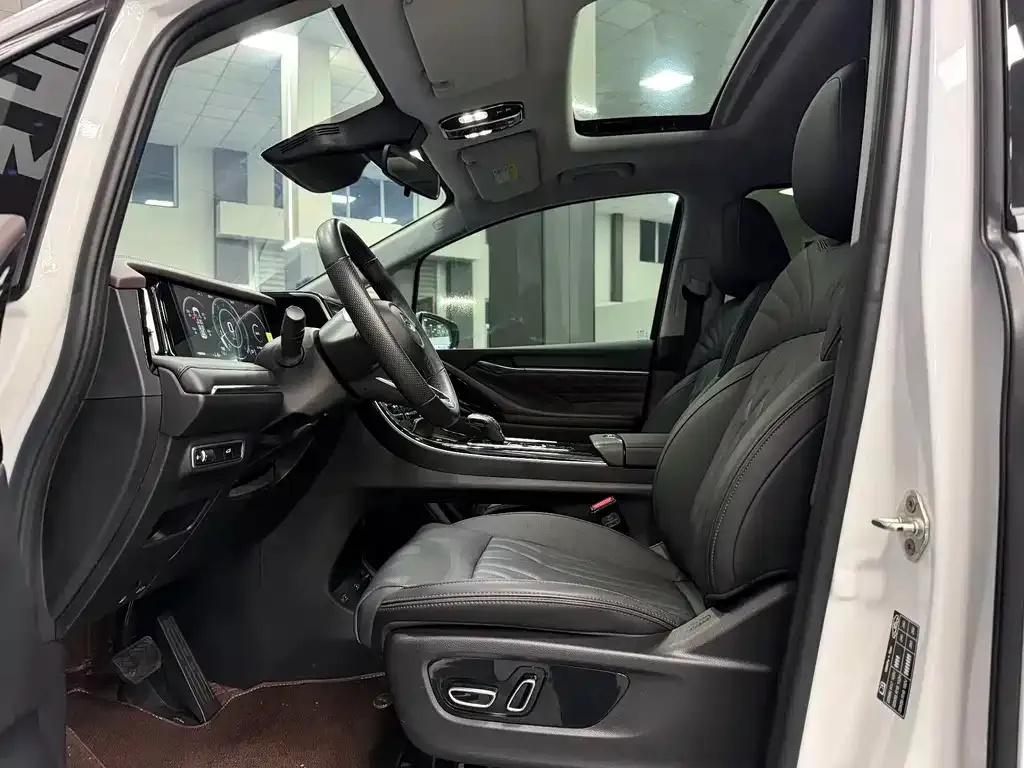GAC Motor Trumpchi M8 — фото 10