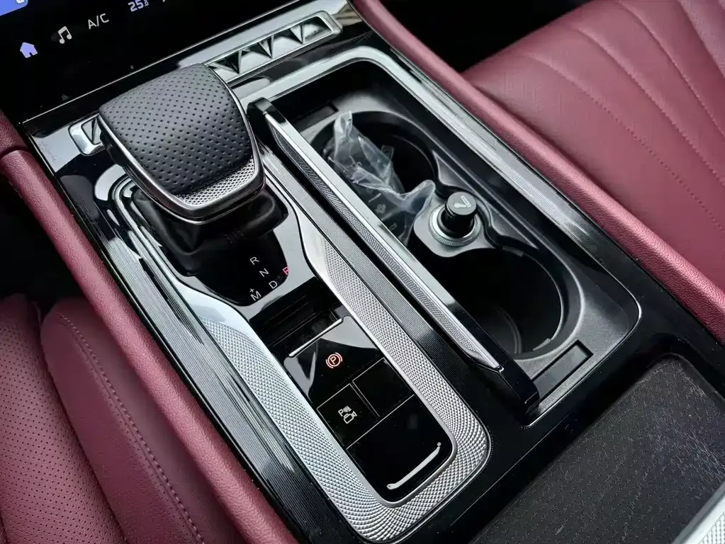 Hongqi H5 — фото 9