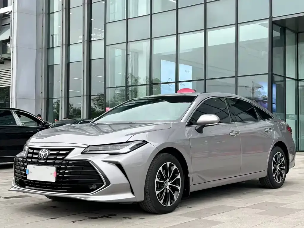 Toyota Avalon — фото 1