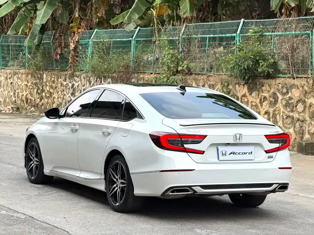 Honda Accord — фото 9