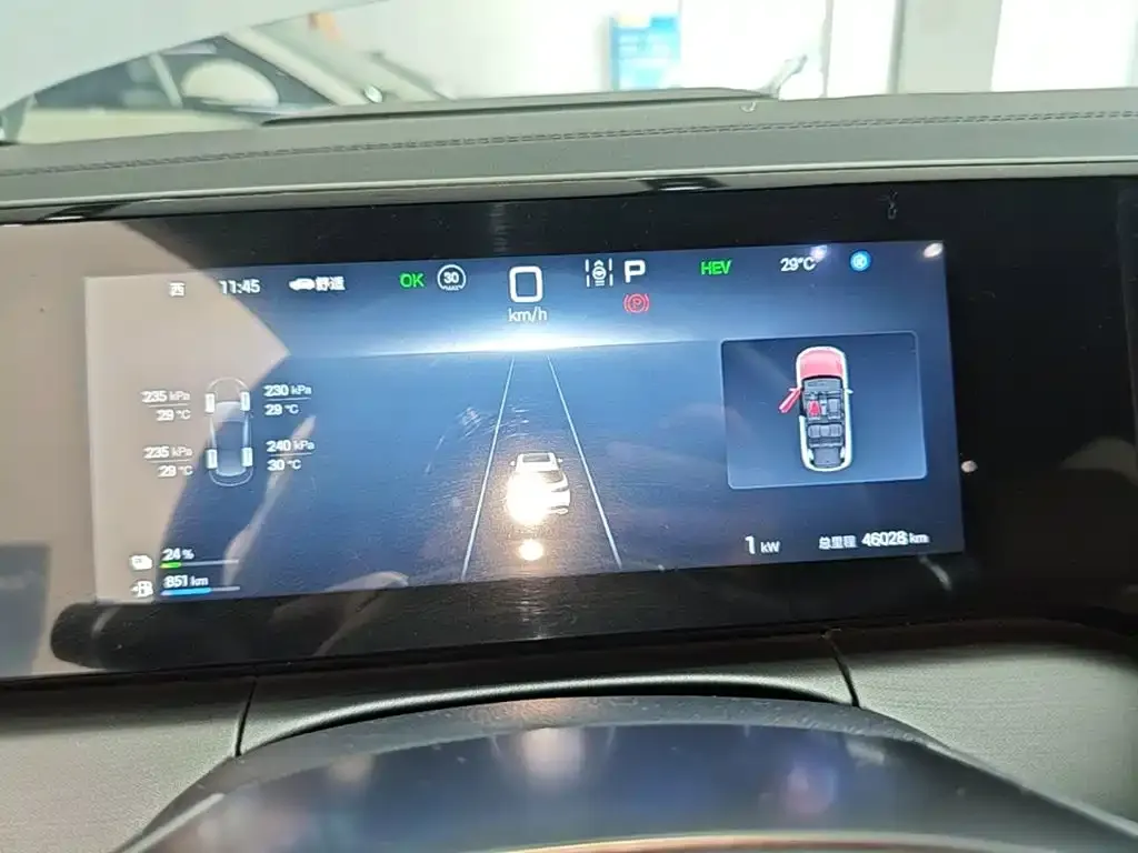 BYD L DM-i — фото 3