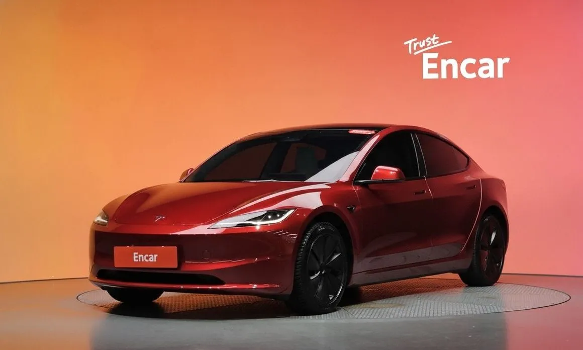 Tesla Model 3 — фото 1