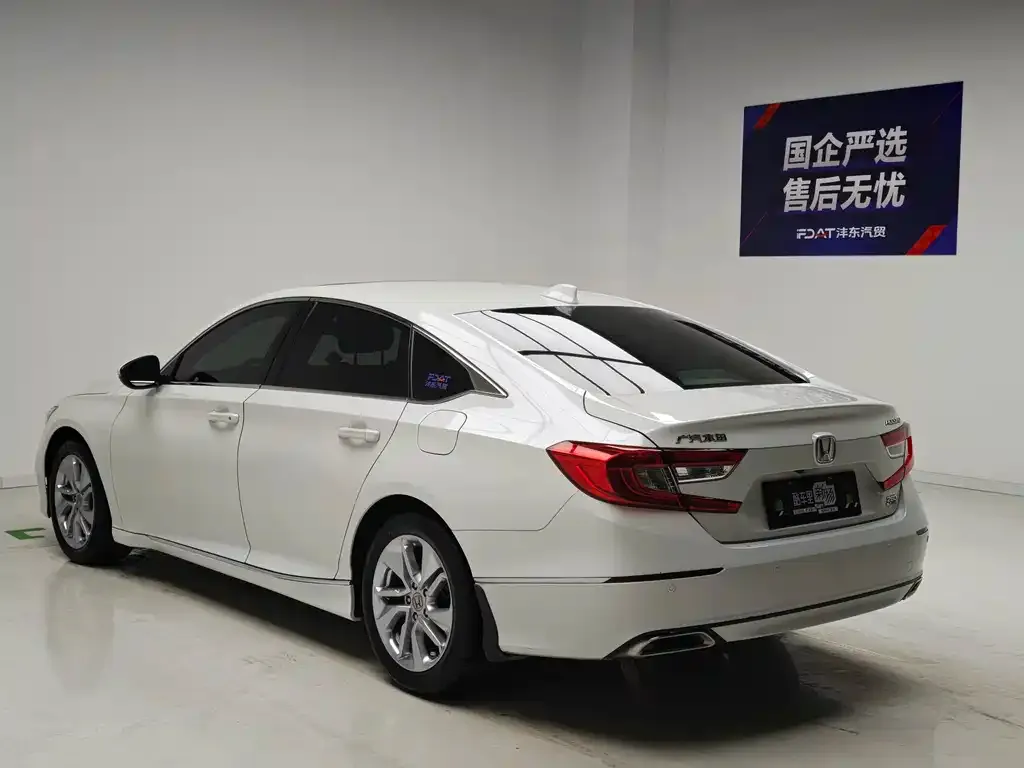 Honda Accord — фото 8