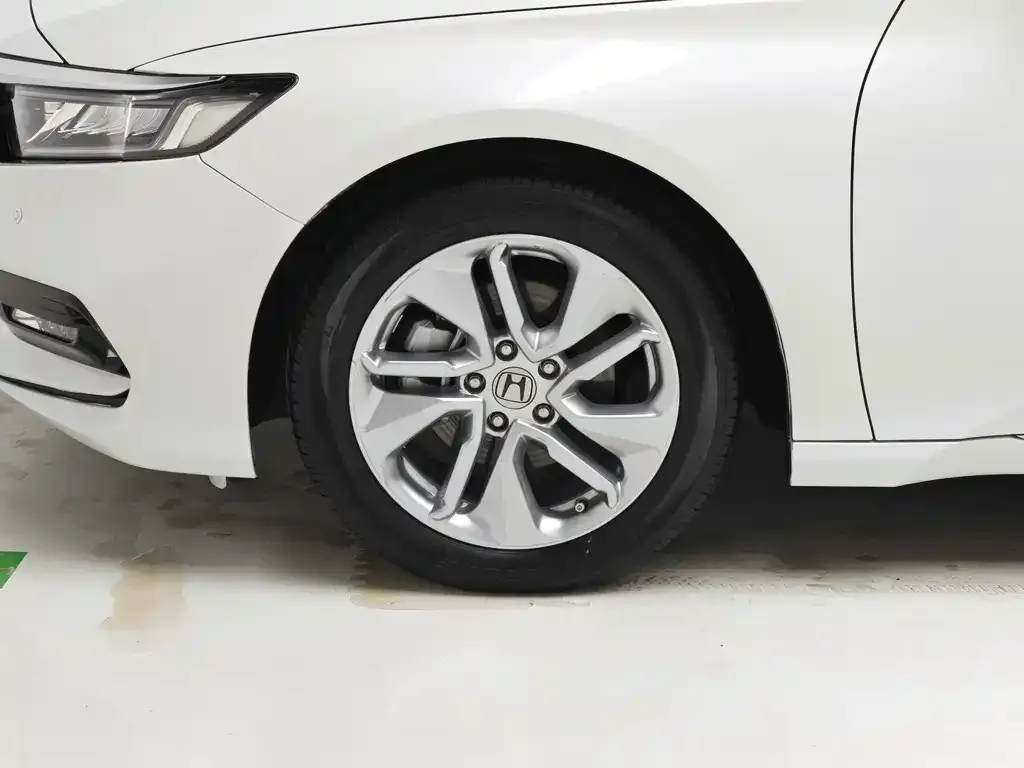 Honda Accord — фото 9