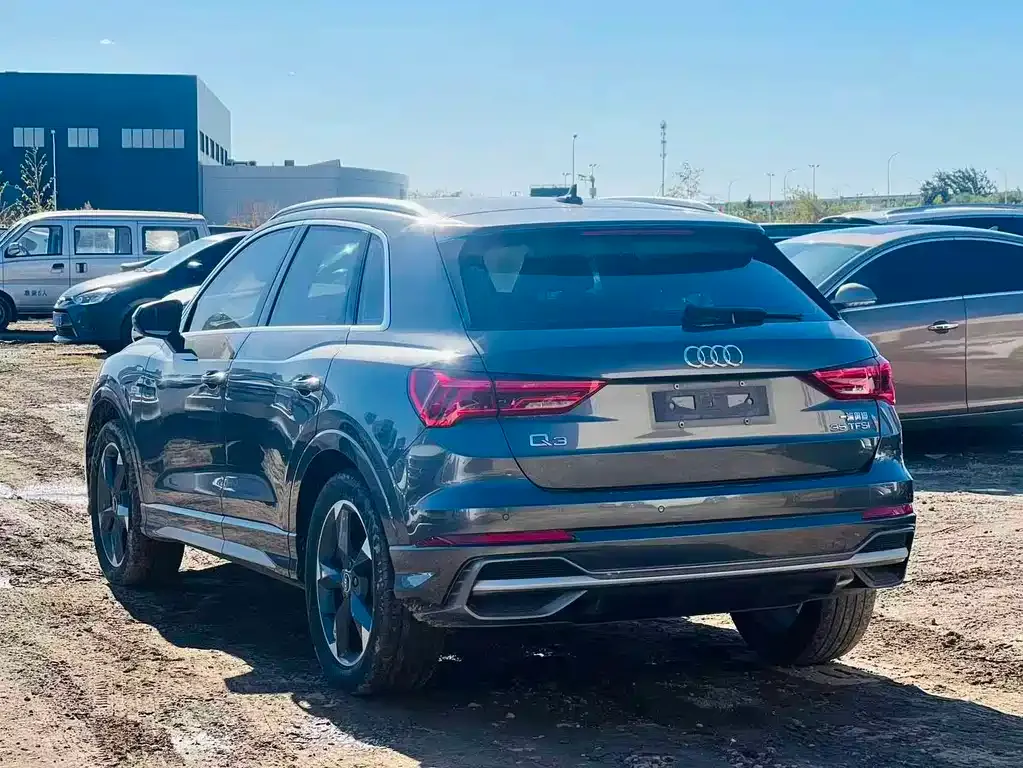 Audi Q3 — фото 10