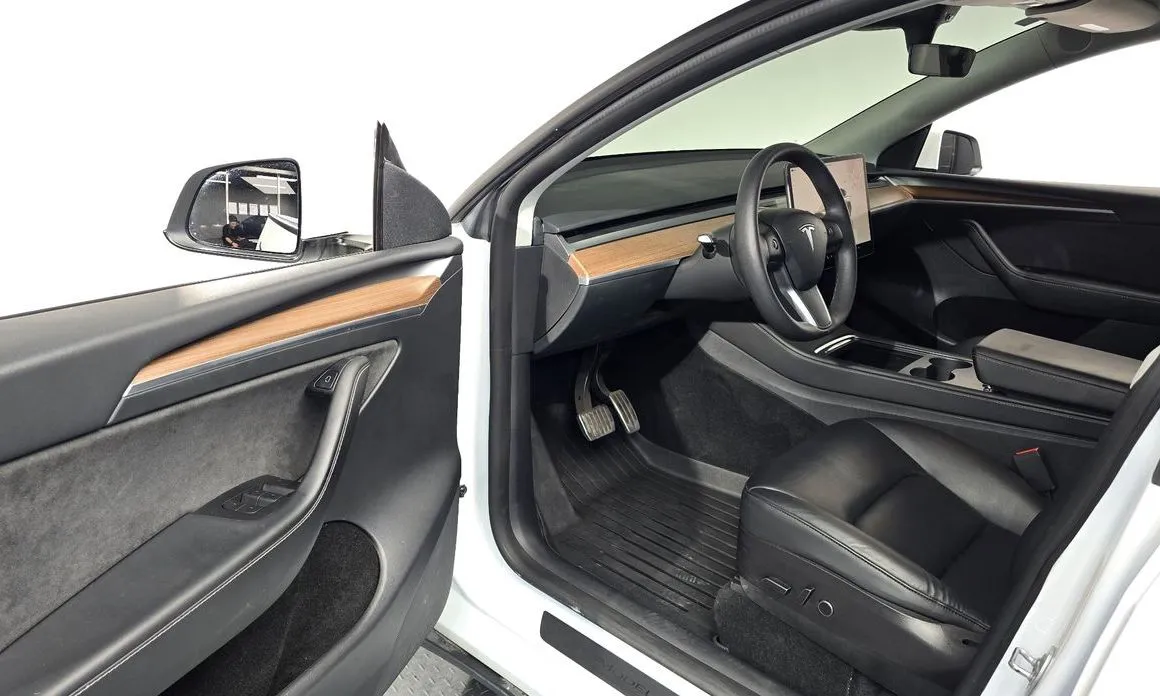 Tesla Model Y — фото 2