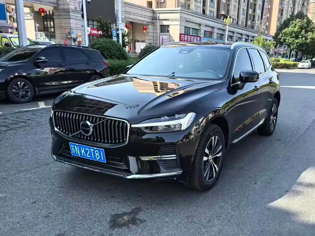 Volvo XC60 — фото 1