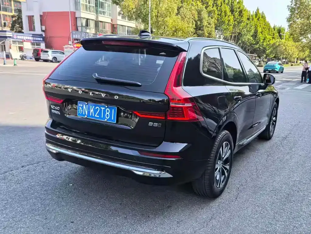 Volvo XC60 — фото 8