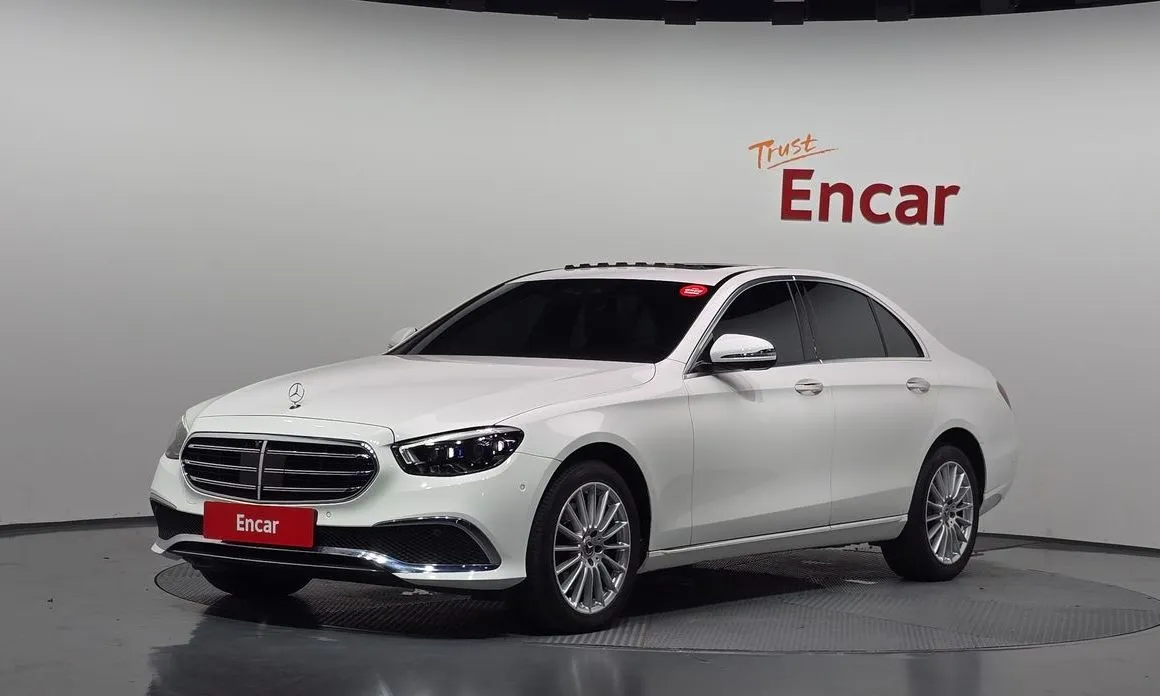 Mercedes-Benz E-Class — фото 1