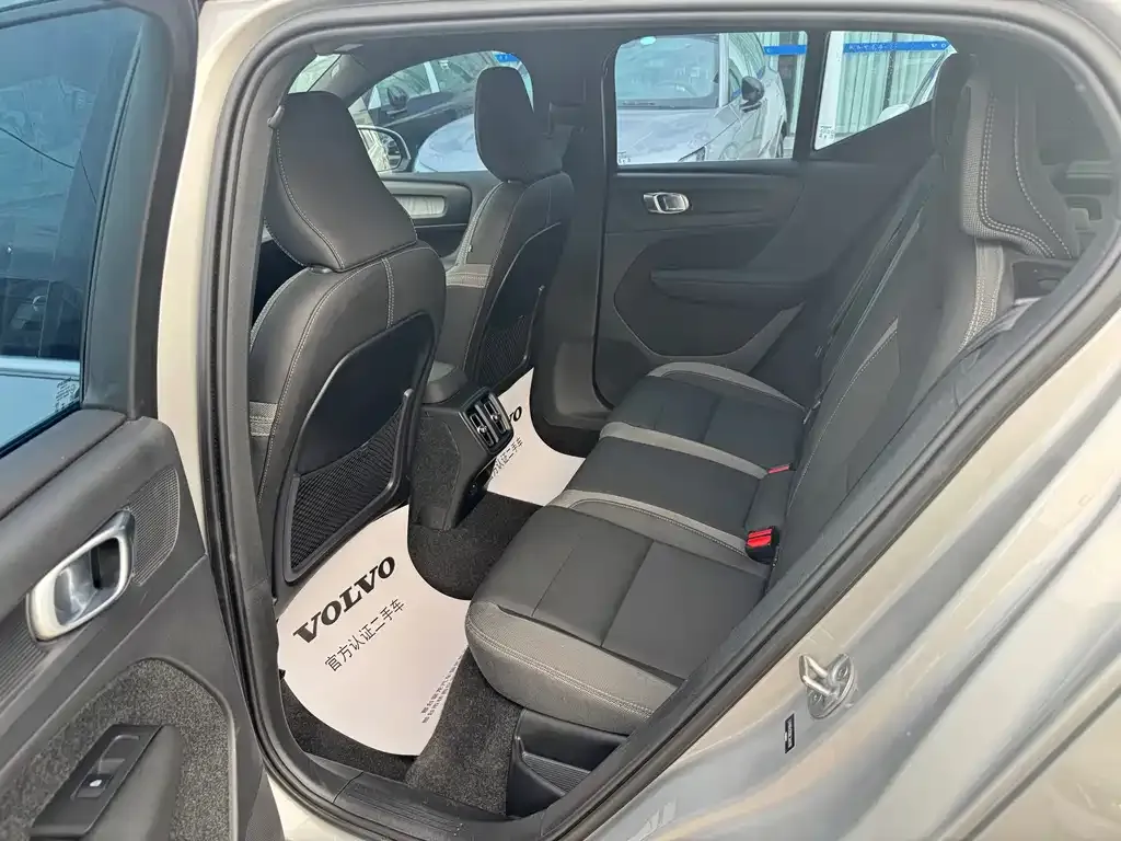 Volvo XC40 — фото 2