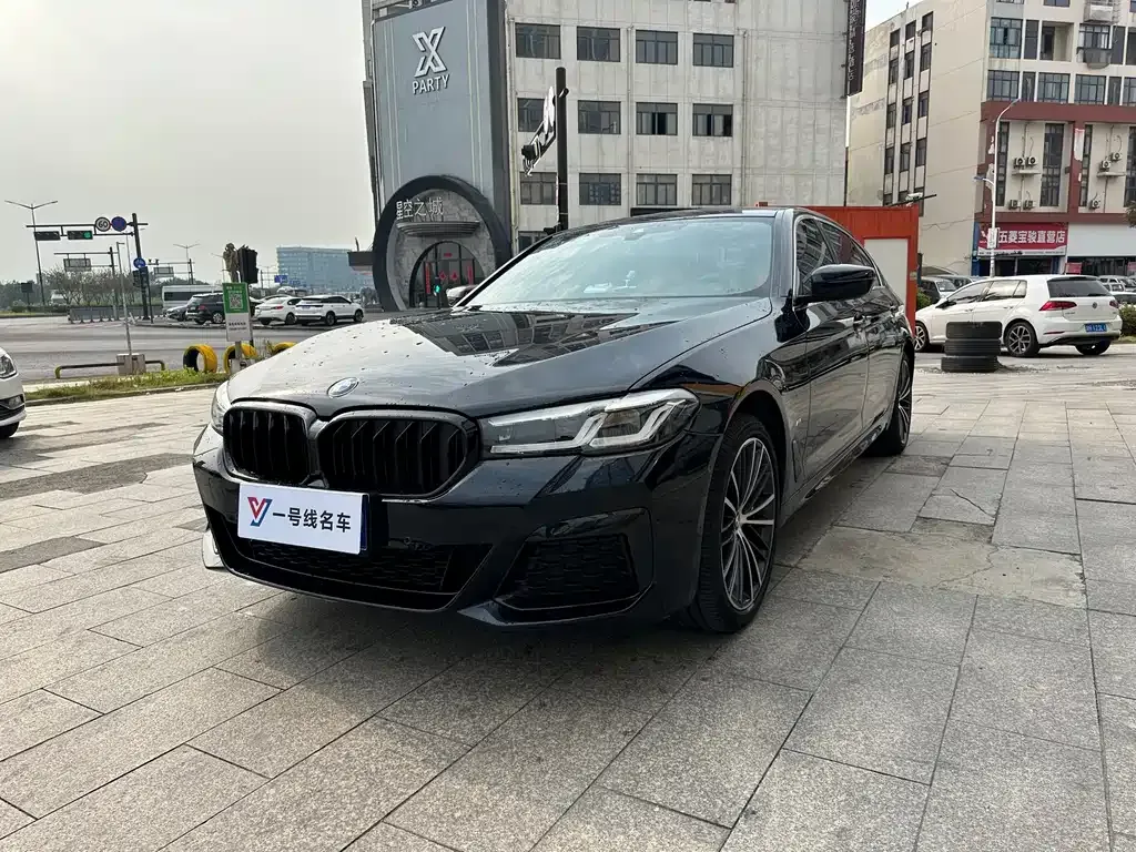 BMW 5 Series — фото 1