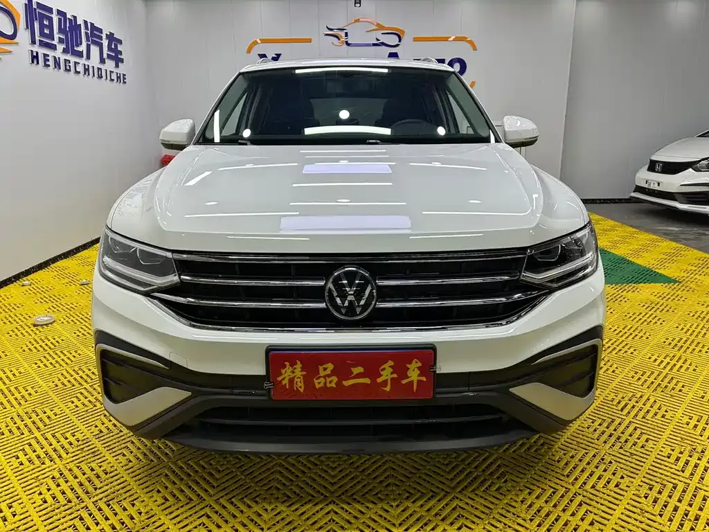 Volkswagen Tiguan L — фото 9
