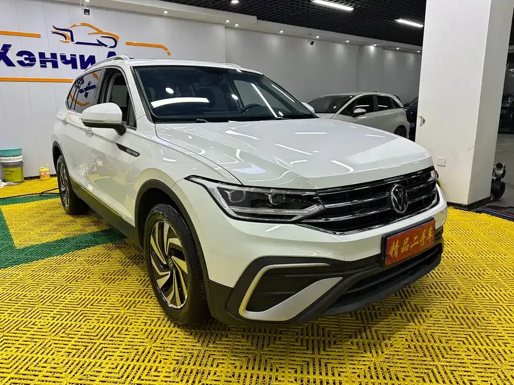 Volkswagen Tiguan L — фото 2