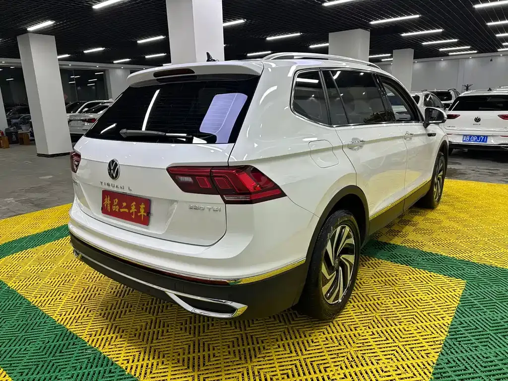 Volkswagen Tiguan L — фото 8