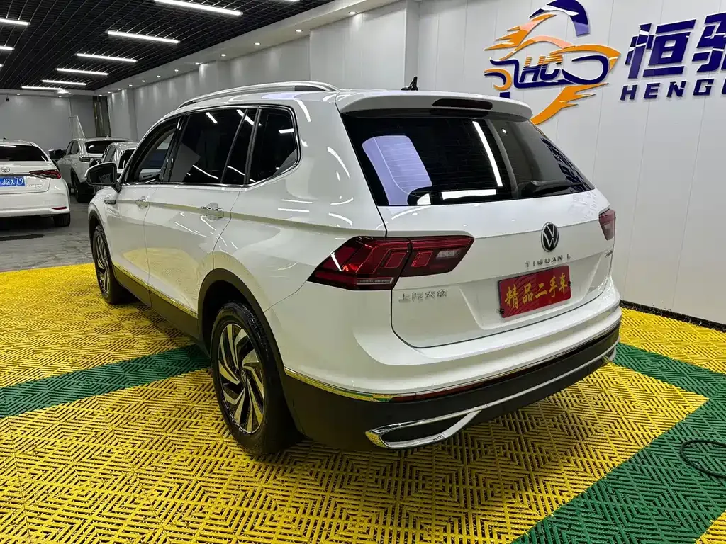 Volkswagen Tiguan L — фото 10