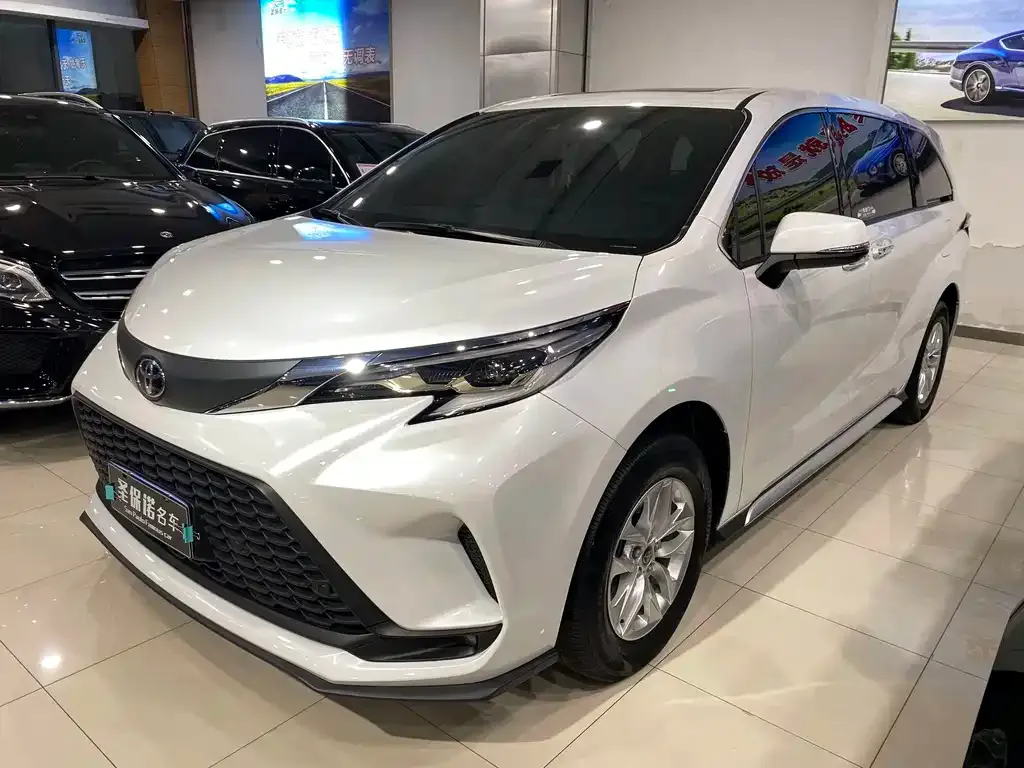 Toyota Granvia — фото 1