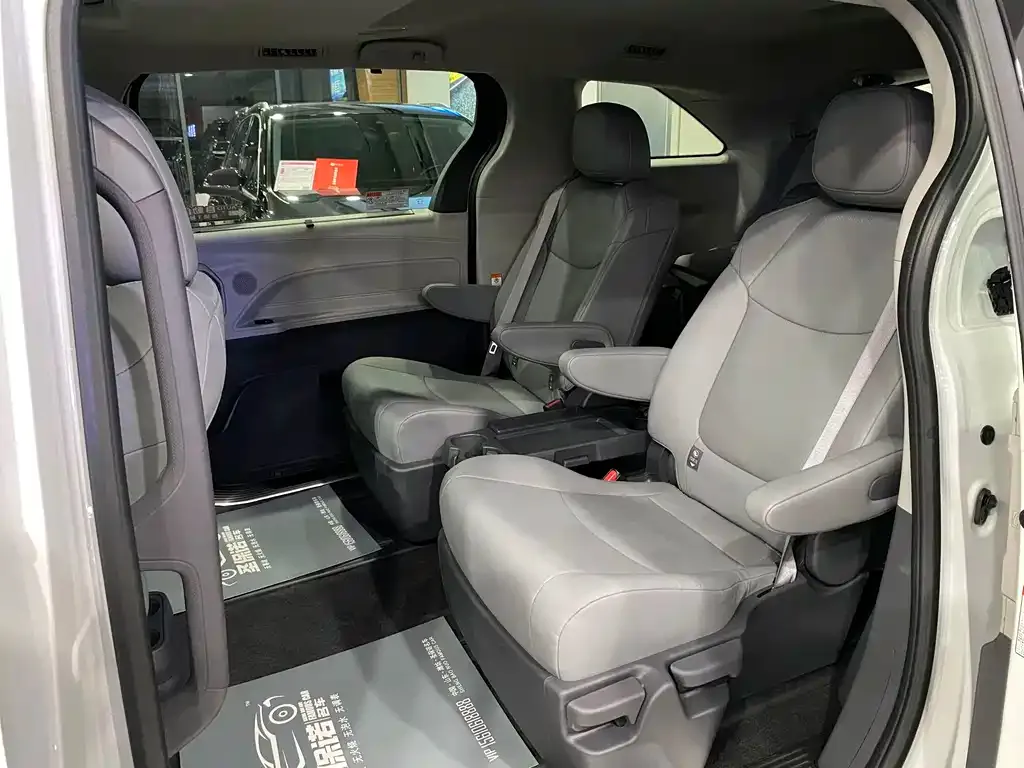 Toyota Granvia — фото 8
