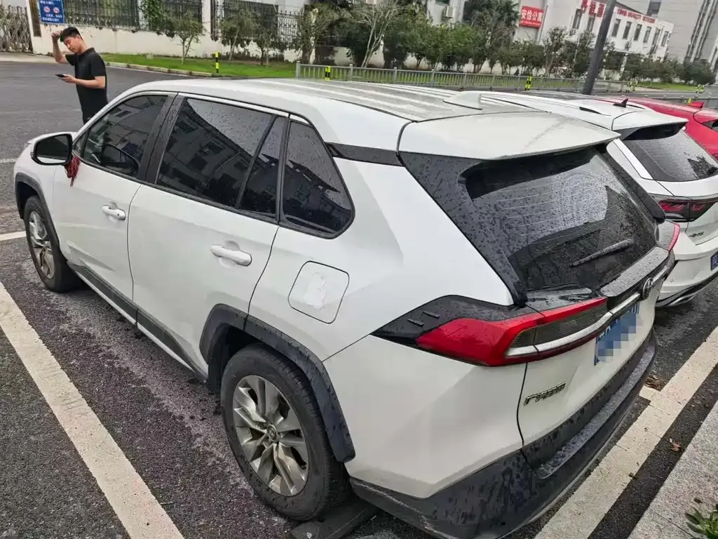 Toyota Wildlander — фото 2