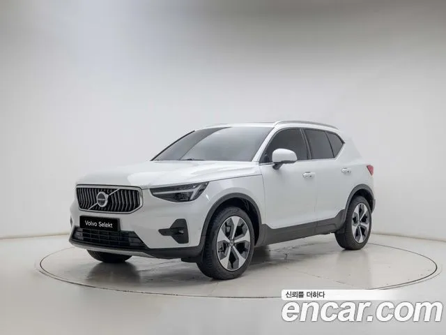 Volvo XC40 — фото 1