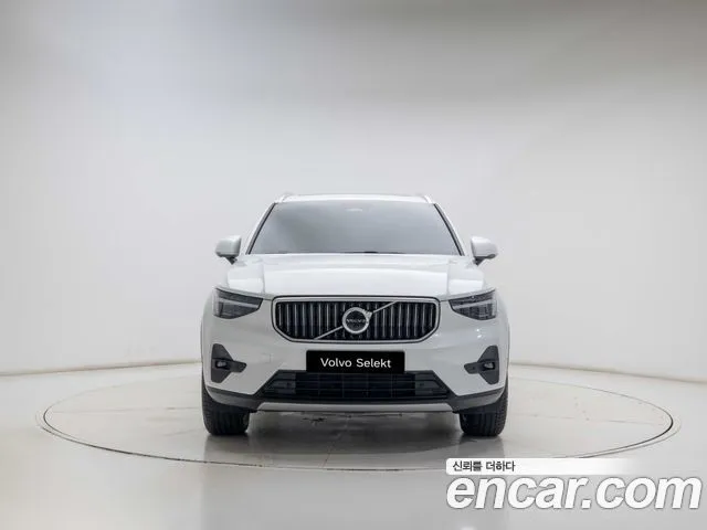 Volvo XC40 — фото 3