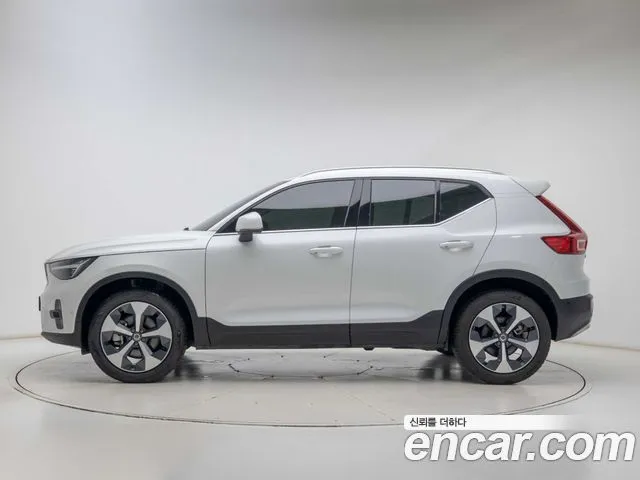 Volvo XC40 — фото 2