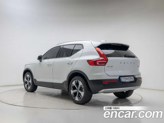 Volvo XC40 — фото 4