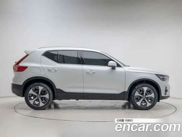 Volvo XC40 — фото 9