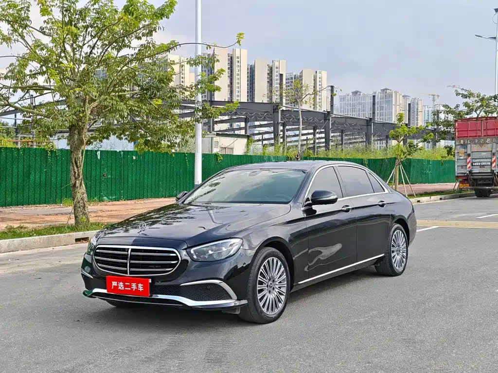 Mercedes-Benz E-Class — фото 1