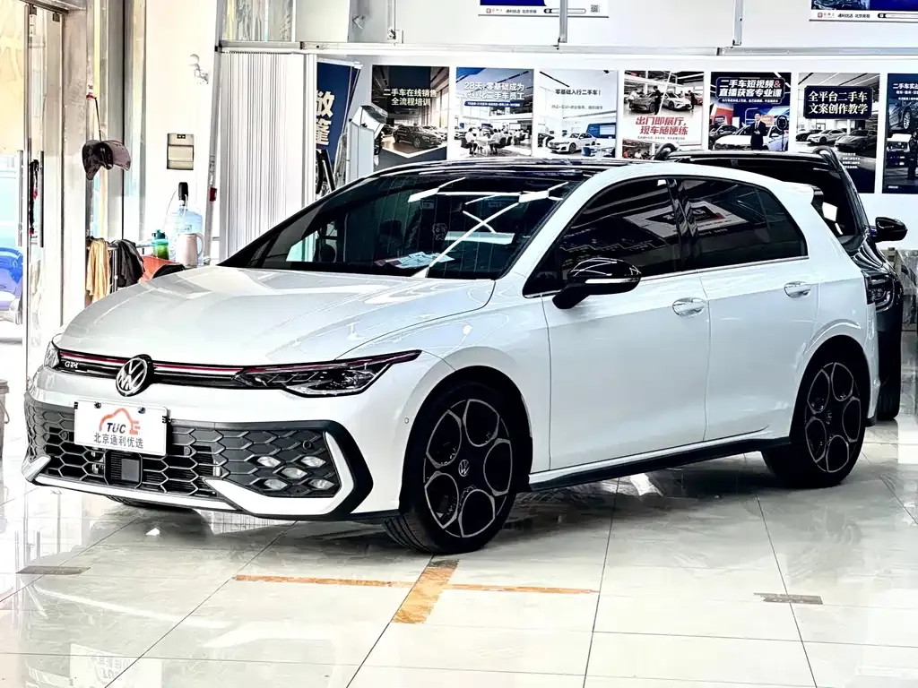 Volkswagen Golf GTI — фото 1