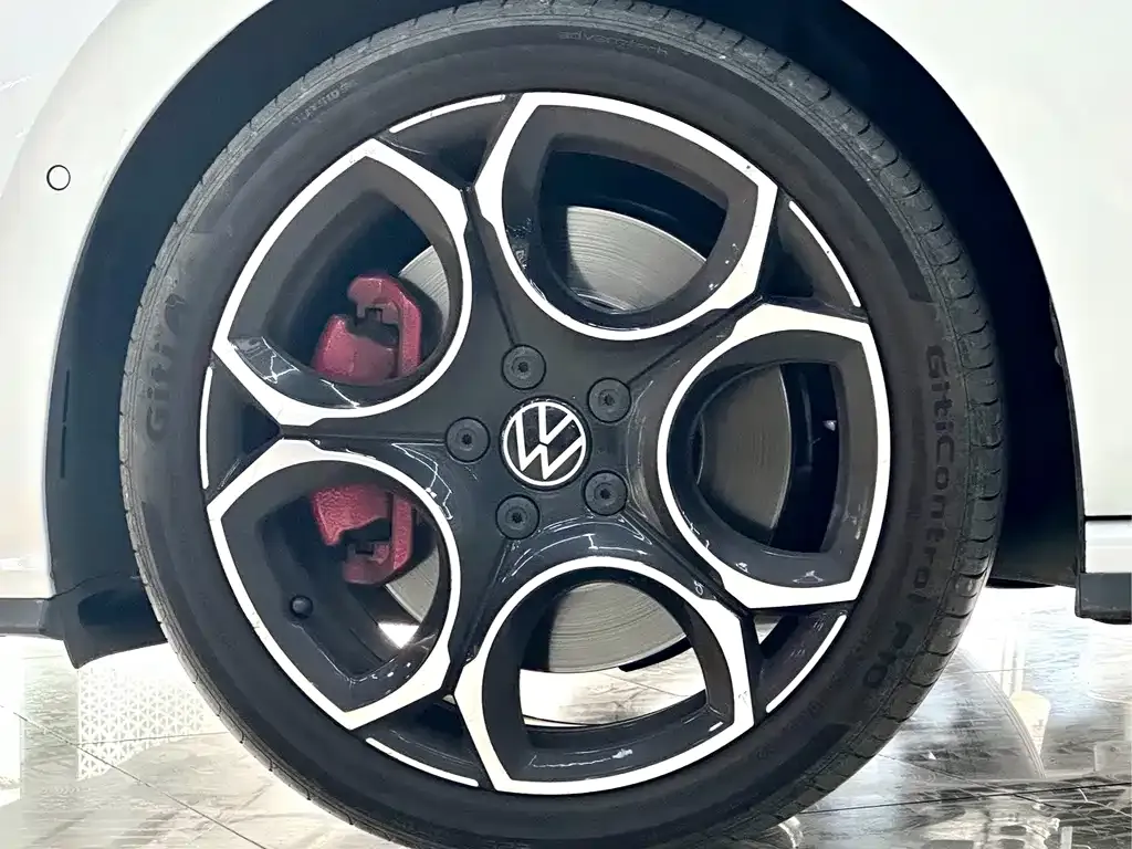 Volkswagen Golf GTI — фото 3