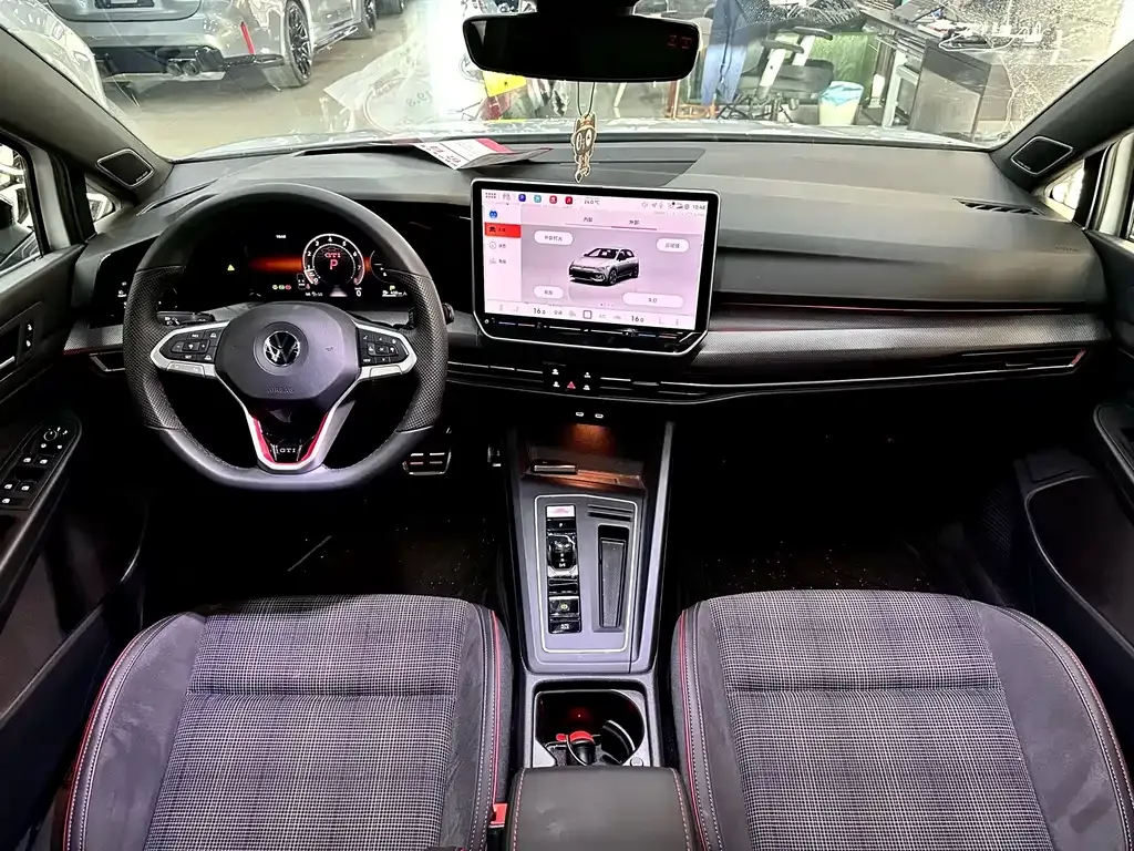 Volkswagen Golf GTI — фото 9