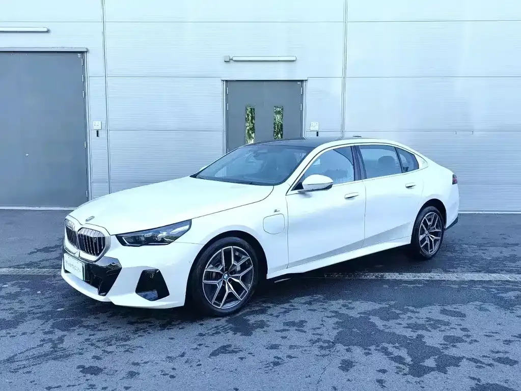 BMW i5 — фото 1