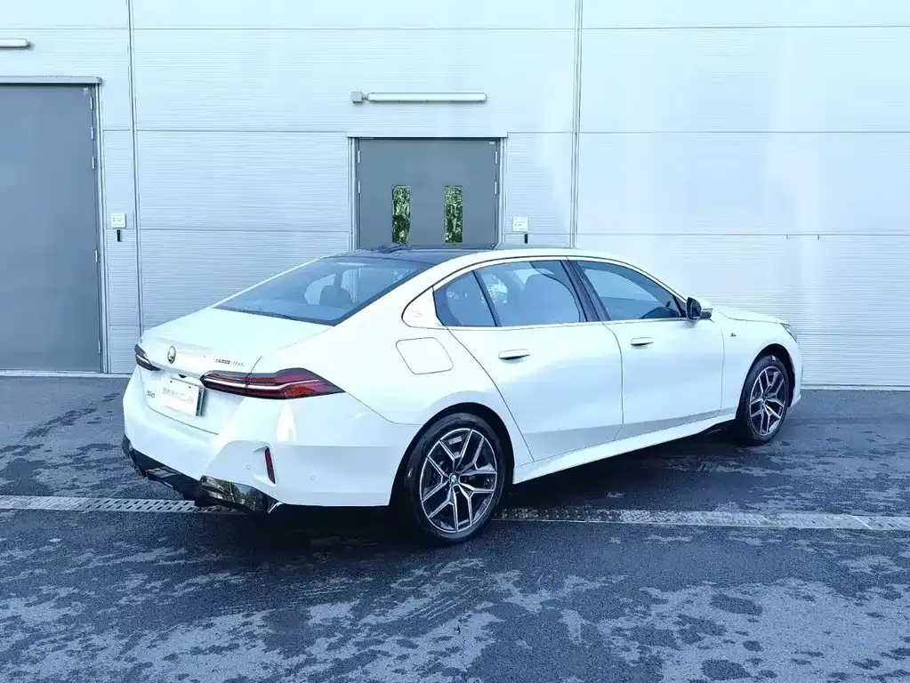 BMW i5 — фото 6