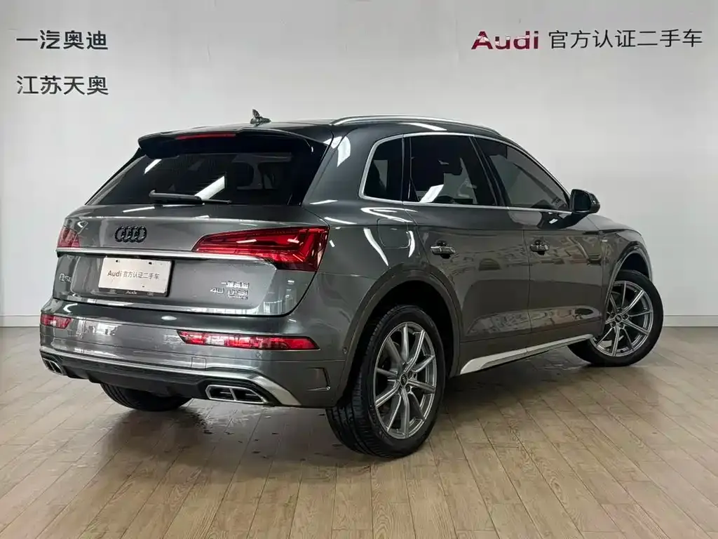 Audi Q5L — фото 10