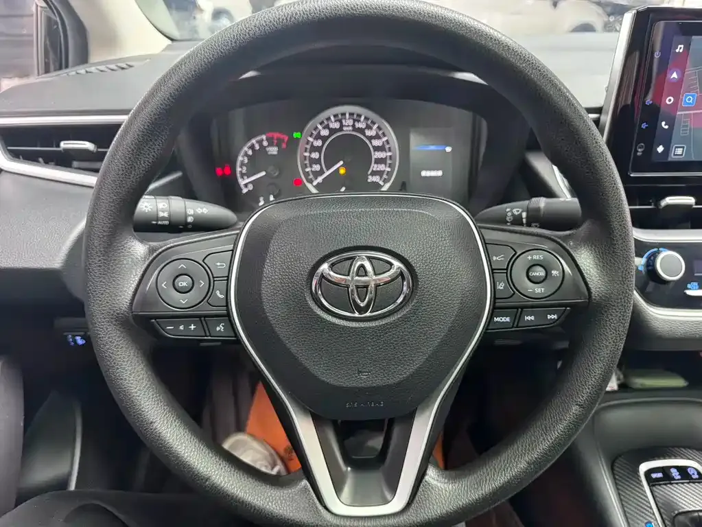 Toyota Corolla — фото 10