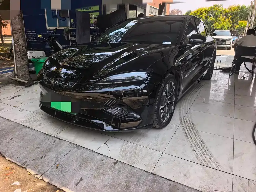 BYD Seal — фото 1