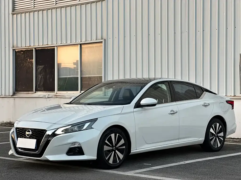 Nissan Teana — фото 1