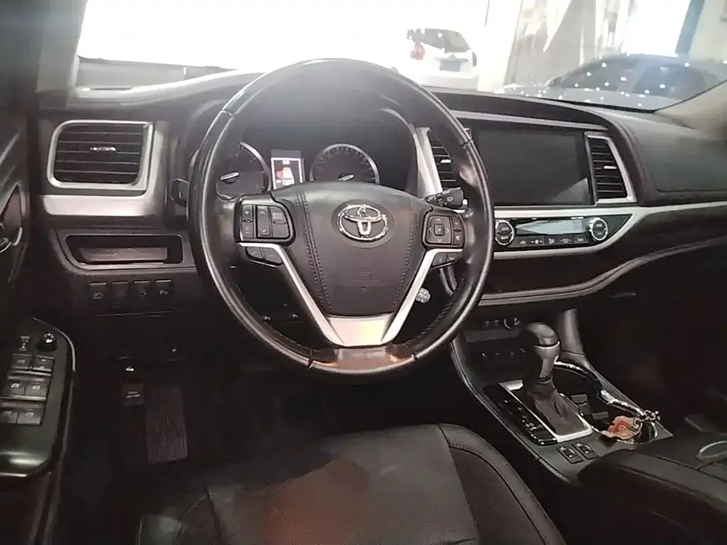 Toyota Highlander — фото 4