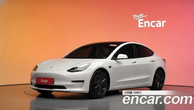 Tesla Model 3 — фото 1