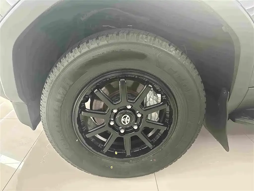 Toyota Prado — фото 2