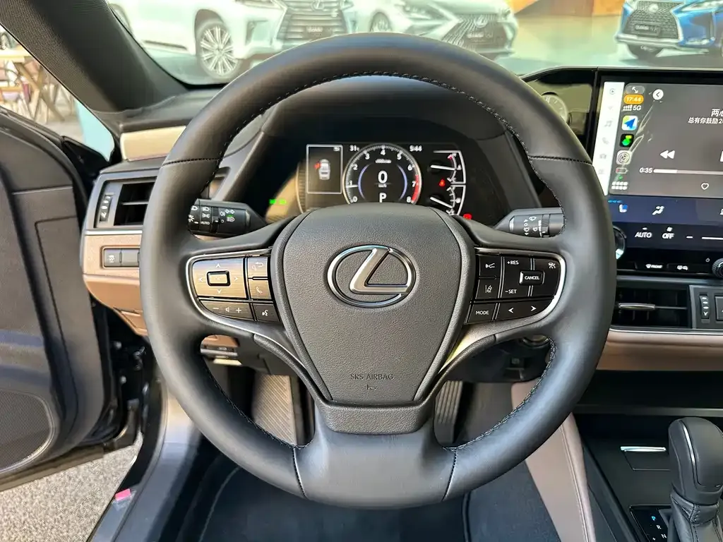 Lexus ES — фото 8