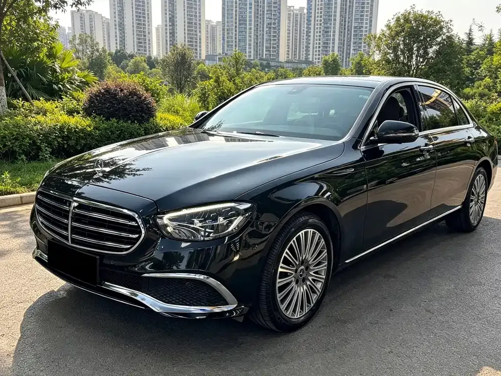 Mercedes-Benz E-Class — фото 1