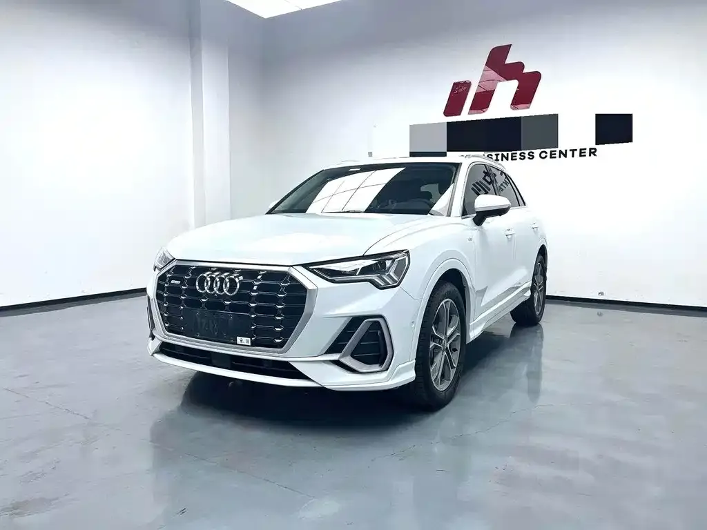 Audi Q3 — фото 1